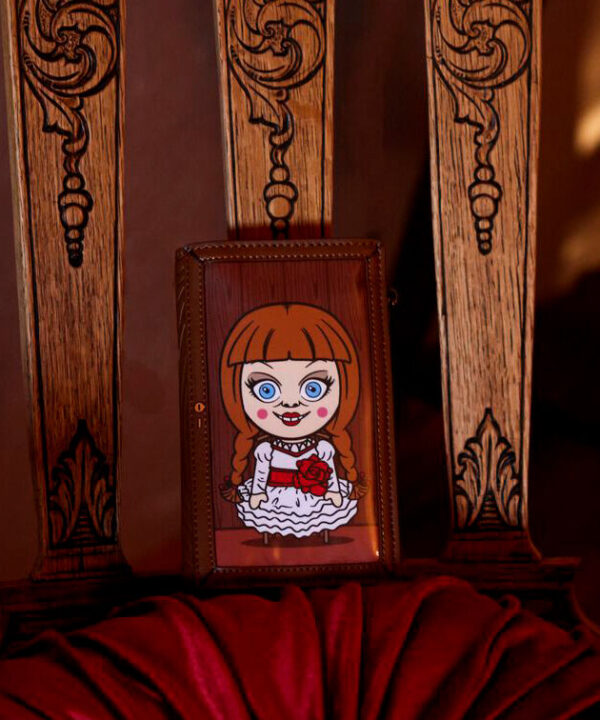 Cartera Cosplay Annabelle Loungefly - Imagen 5